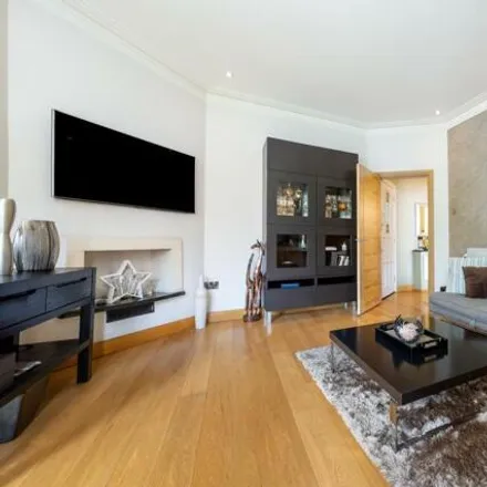 Image 4 - Essendine Mansions, Camden, Great London, W9 - Apartment for sale