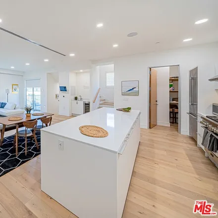 Image 2 - 6122 Lexington Avenue, Los Angeles, CA 90038, USA - House for rent