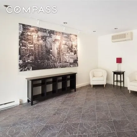 Image 8 - 643 East 11th Street, New York, NY 10009, USA - Condo for sale