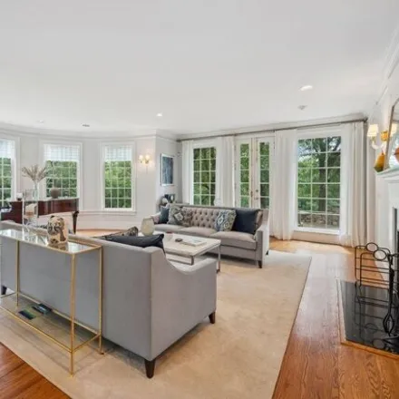 Image 6 - 672 Lake Avenue, Pine Hill, Greenwich, CT 06830, USA - House for sale