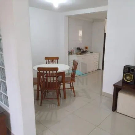 Buy this 4 bed house on Rua Abaeté in Antares, Londrina - PR