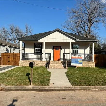 Buy this 3 bed house on 2434 Lucas Street in Houston, TX 77026