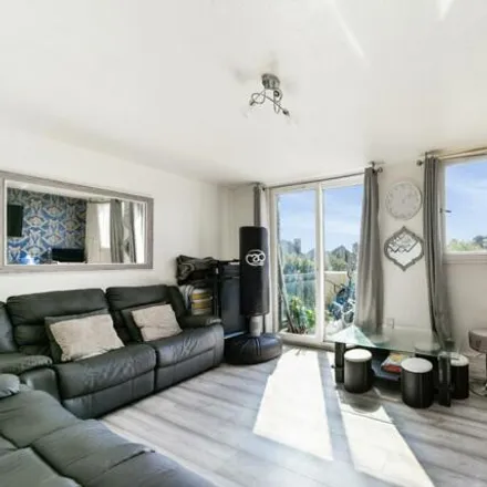 Buy this 3 bed apartment on Doughty Court in Londres, Great London