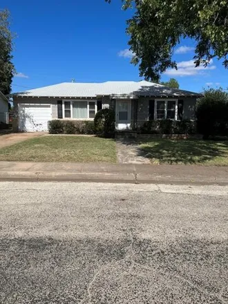 Buy this 2 bed house on 2343 Sunset Avenue in Snyder, TX 79549