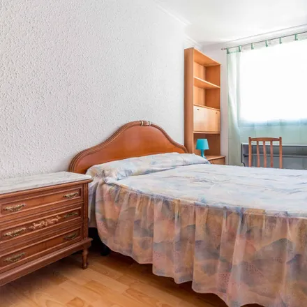 Rent this 3 bed room on Avinguda de Campanar in 46015 Valencia, Spain