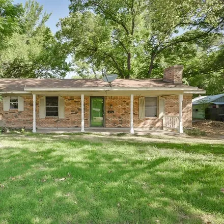 Buy this 3 bed house on 1400 West 5th Avenue in Corsicana, TX 75110