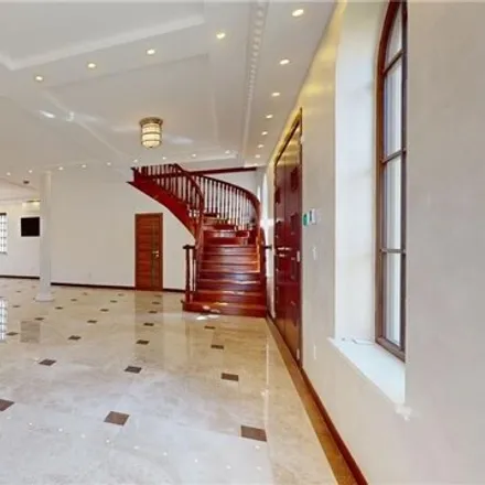 Image 8 - 2317 East 63rd Street, New York, NY 11234, USA - House for sale