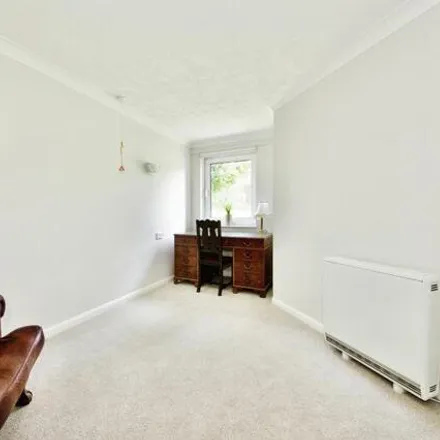 Image 6 - Weston Court, Barnet, Great London, N20 9pq - Apartment for sale