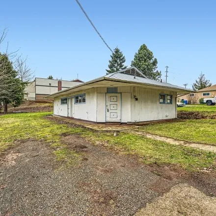 Buy this studio house on 38120 Sunset Street in Sandy, OR 97055