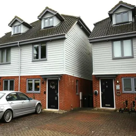 Buy this 3 bed townhouse on unnamed road in Coxheath, ME17 4PY