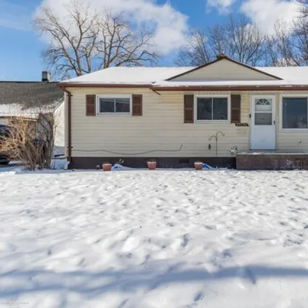 Buy this 4 bed house on 29260 Coolidge Street in Roseville, MI 48066