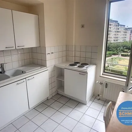 Rent this 1 bed apartment on Rue des Coquelicots - Kollebloemenstraat 21 in 1040 Etterbeek, Belgium