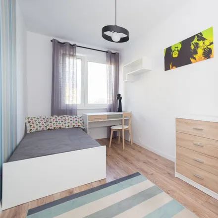 Rent this 6 bed room on Stanisława Skarżyńskiego 6 in 80-463 Gdansk, Poland