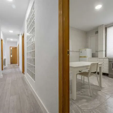 Image 5 - Calle de Francisco Silvela, 28, 28028 Madrid, Spain - Apartment for rent