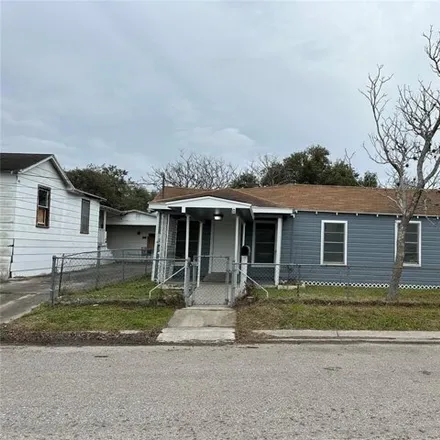 Buy this 3 bed house on 669 West Fulton Street in Sinton, TX 78387