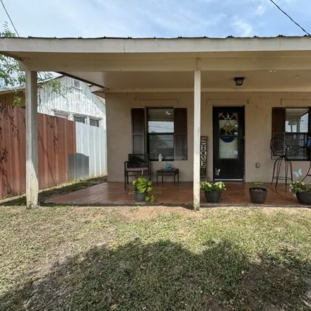Image 2 - 291 Ferry Street, Eagle Pass, TX 78852, USA - House for sale