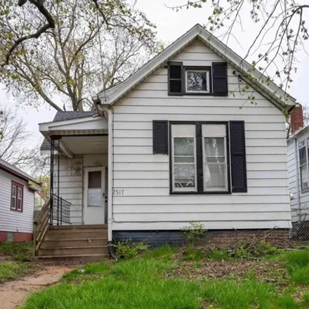 Buy this 2 bed house on 527 Spitznagel Avenue in Peoria, IL 61603