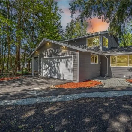 Buy this 9 bed house on 3708 Hampton Way in Kent, WA 98032