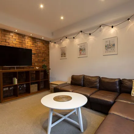 Image 5 - Back Norwood Grove, Leeds, LS6 1DY, United Kingdom - Apartment for rent