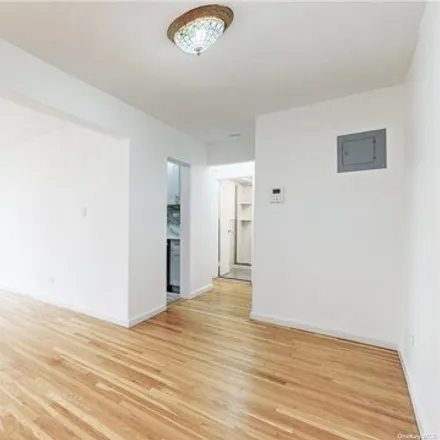 Image 3 - 209-10 41st Avenue, New York, NY 11361, USA - Apartment for sale