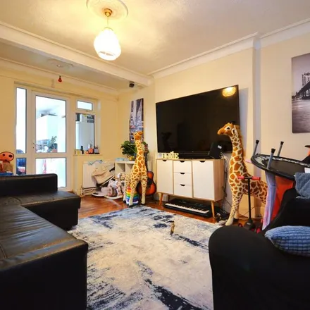 Image 4 - Friars Way, London, W3 6QQ, United Kingdom - Duplex for rent