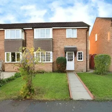 Rent this 3 bed duplex on Shannon Road in Bicester, OX26 2RH