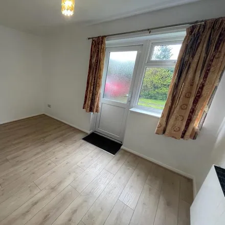 Image 2 - Burrish Street, Droitwich Spa, WR9 8HY, United Kingdom - Apartment for rent