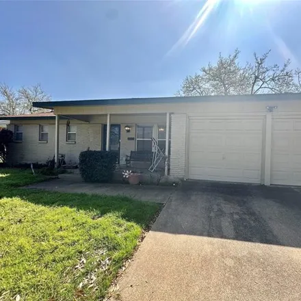 Buy this studio house on 4738 Matthews Court in Forest Hill, TX 76119