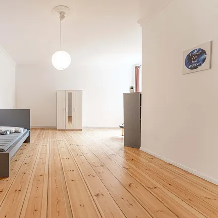 Rent this 4 bed room on Boxi Spätshop in Boxhagener Straße, 10245 Berlin