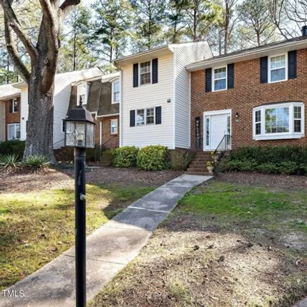 Image 2 - 999 Hampshire Court, Cary, NC 27511, USA - Townhouse for sale