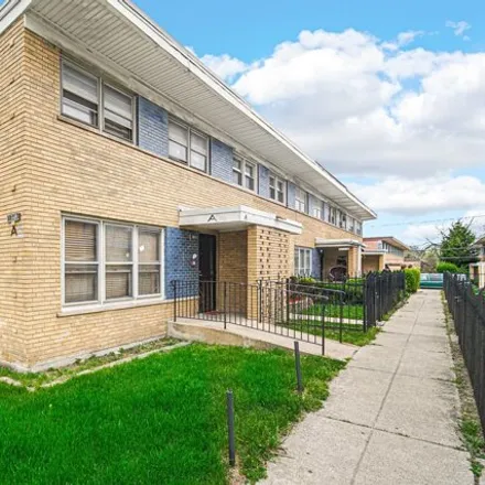 Buy this 3 bed townhouse on 6621 South Wabash Avenue in Chicago, IL 60637