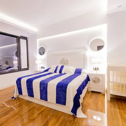 Rent this 6 bed house on 29120 Alhaurín el Grande