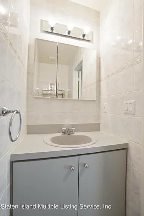 Image 7 - 46 Halpin Avenue, New York, NY 10312, USA - Townhouse for sale