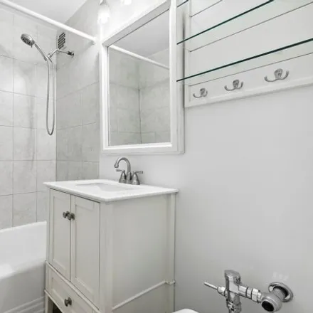 Image 5 - 157 E 18th St Apt 4H, New York, 10003 - Apartment for sale