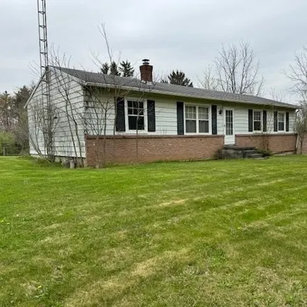 Buy this 3 bed house on 3867 Stetzer Road in Liberty Township, OH 44820