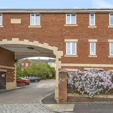 Rent this 3 bed townhouse on 45 Russell Walk in Exeter, EX2 7TN