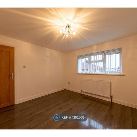 Rent this 3 bed apartment on Jenkins Close in Bilston, WV14 0HL