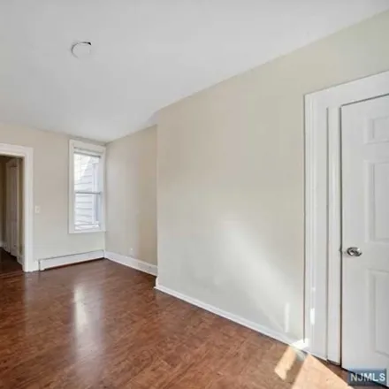 Image 6 - 77 Atlantic Street, West Bergen, Jersey City, NJ 07304, USA - Townhouse for sale