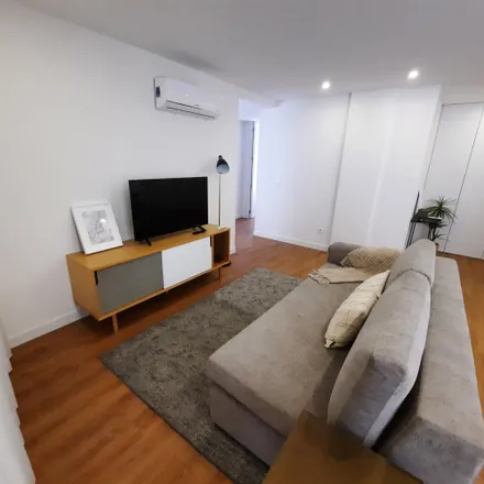 Rent this 2 bed apartment on Rua Câmara Pestana 580 in 4350-086 Porto, Portugal