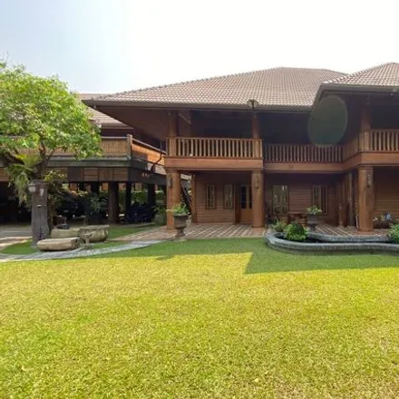 Rent this 7 bed house on Tonkam Soi 2 in Ban Si Pan Khrua, Saraphi District