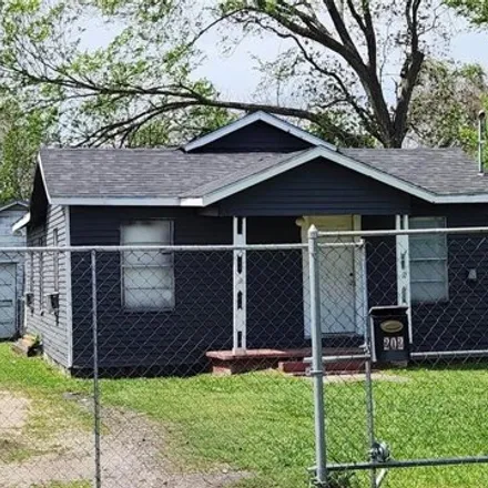 Buy this 2 bed house on 324 Clear Lake Road in Highlands, Harris County