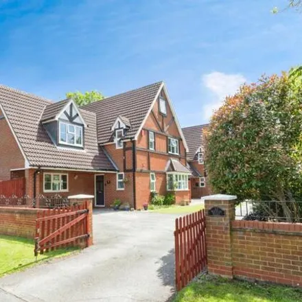 Buy this 5 bed house on Walton Road in Fenny Stratford, MK7 8HH