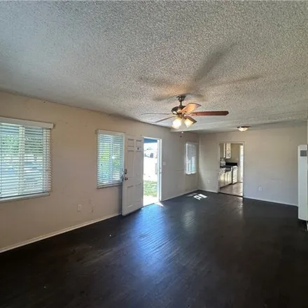 Image 6 - 2043 West 134th Street, Compton, CA 90059, USA - House for sale