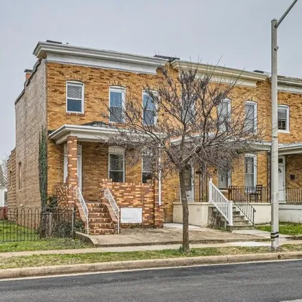 Image 2 - 3703 5th Street, Baltimore, MD 21225, USA - House for sale