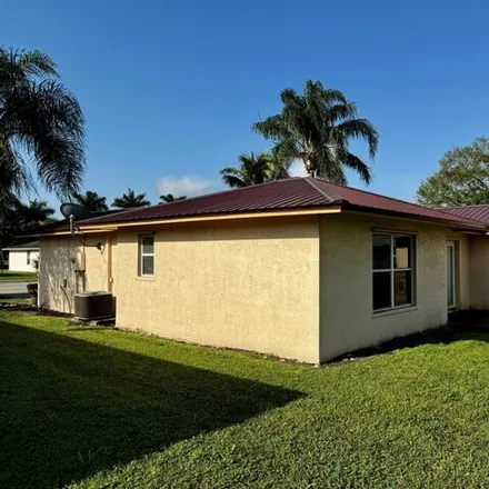 Image 5 - 101 Dabou Loop, Belle Glade, FL 33430, USA - House for sale