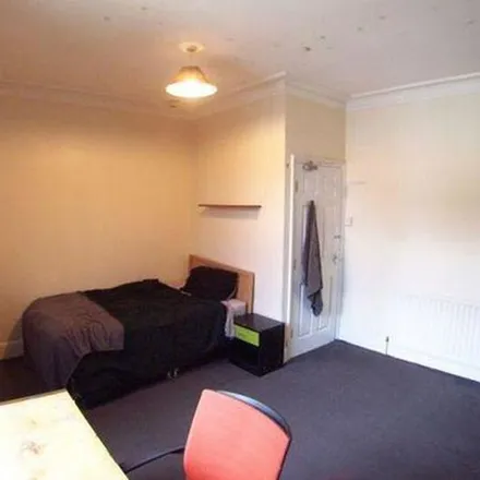 Image 9 - Delph Lane, Leeds, LS6 2HQ, United Kingdom - Apartment for rent