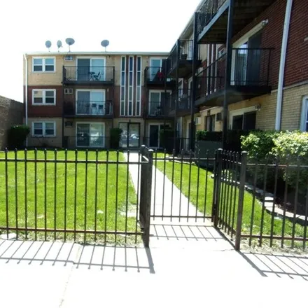 Buy this 1 bed condo on 5915-5919 West 63rd Street in Chicago, IL 60638