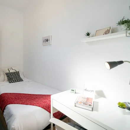 Rent this 5 bed room on Centro desintoxicación Ivatad Valencia Adicciones in Carrer de Pizarro, 12