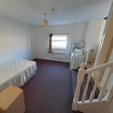 Rent this studio apartment on West Luton Place in Cardiff, CF24 0EW