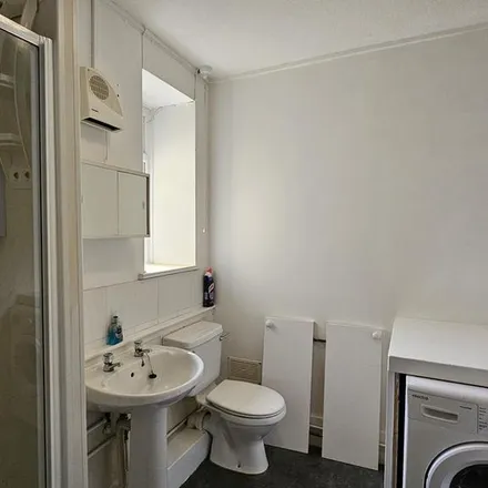 Image 1 - Tor Park Road, Torquay, TQ2 5BZ, United Kingdom - Apartment for rent